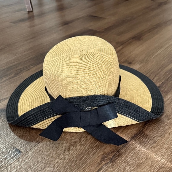 Woman's Nine West Tan and Black Women's Floppy Hat. - Picture 3 of 7